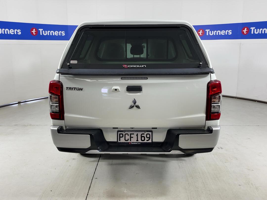 Photo '6' of Mitsubishi Triton