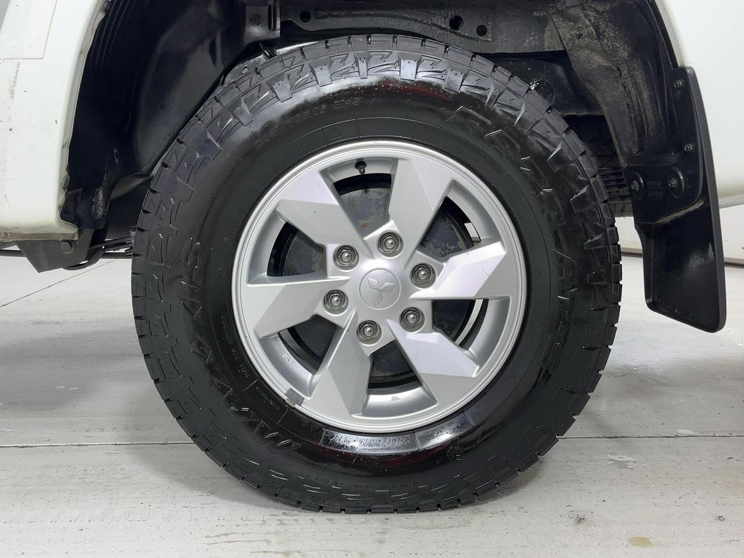 Photo '11' of Mitsubishi Triton