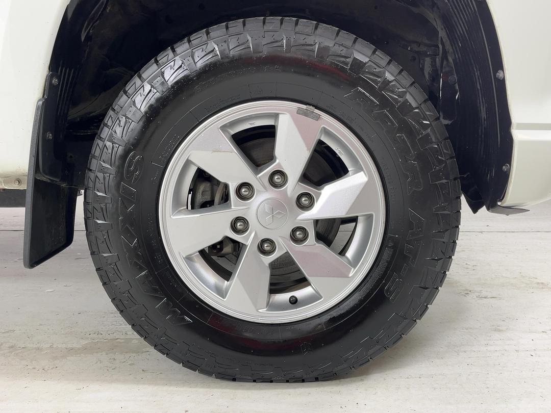 Photo '9' of Mitsubishi Triton