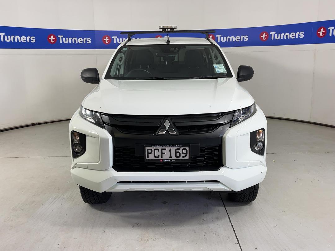 Photo '2' of Mitsubishi Triton