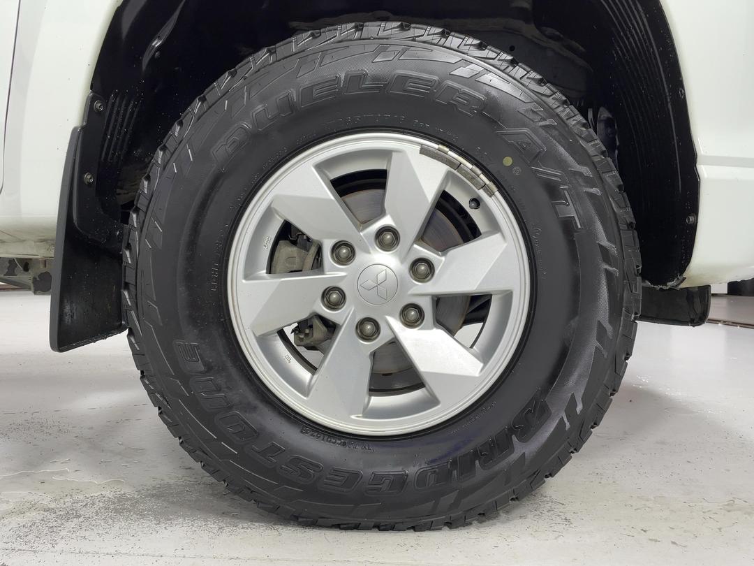 Photo '9' of Mitsubishi Triton