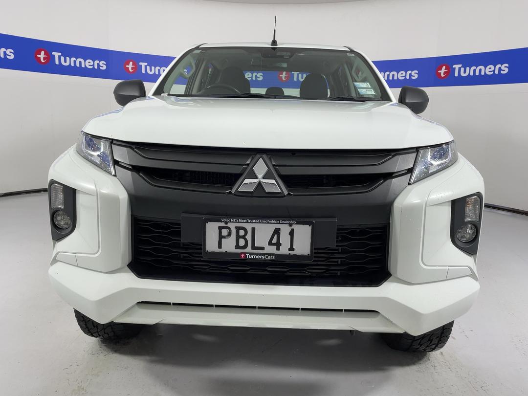 Photo '2' of Mitsubishi Triton