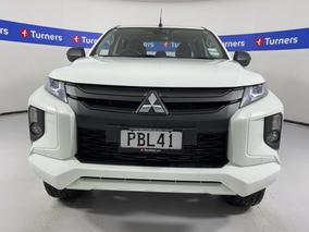 Photo '2' of Mitsubishi Triton