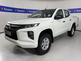 Photo '4' of Mitsubishi Triton