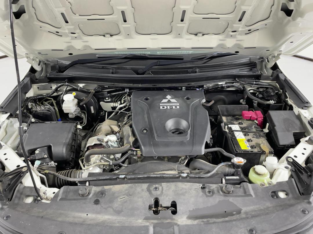 Photo '13' of Mitsubishi Triton