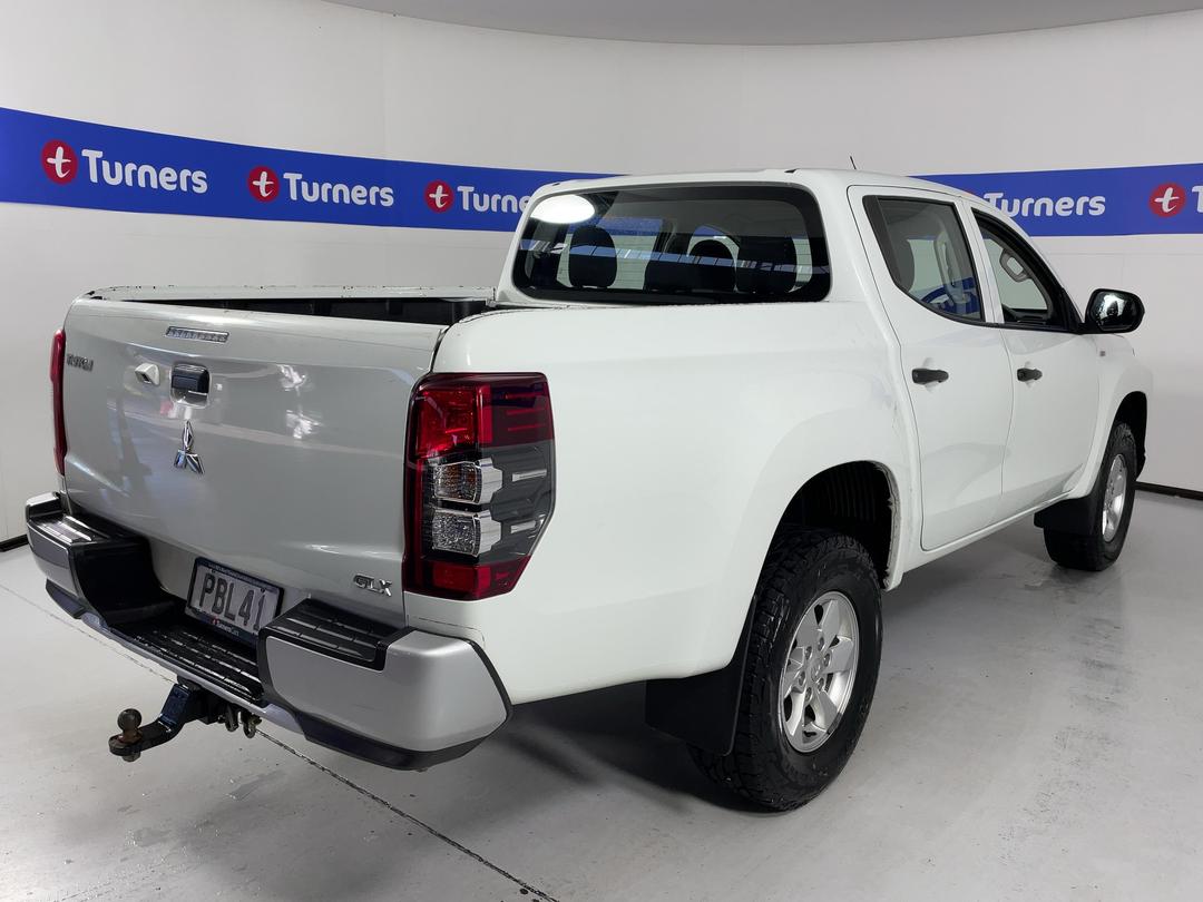 Photo '7' of Mitsubishi Triton