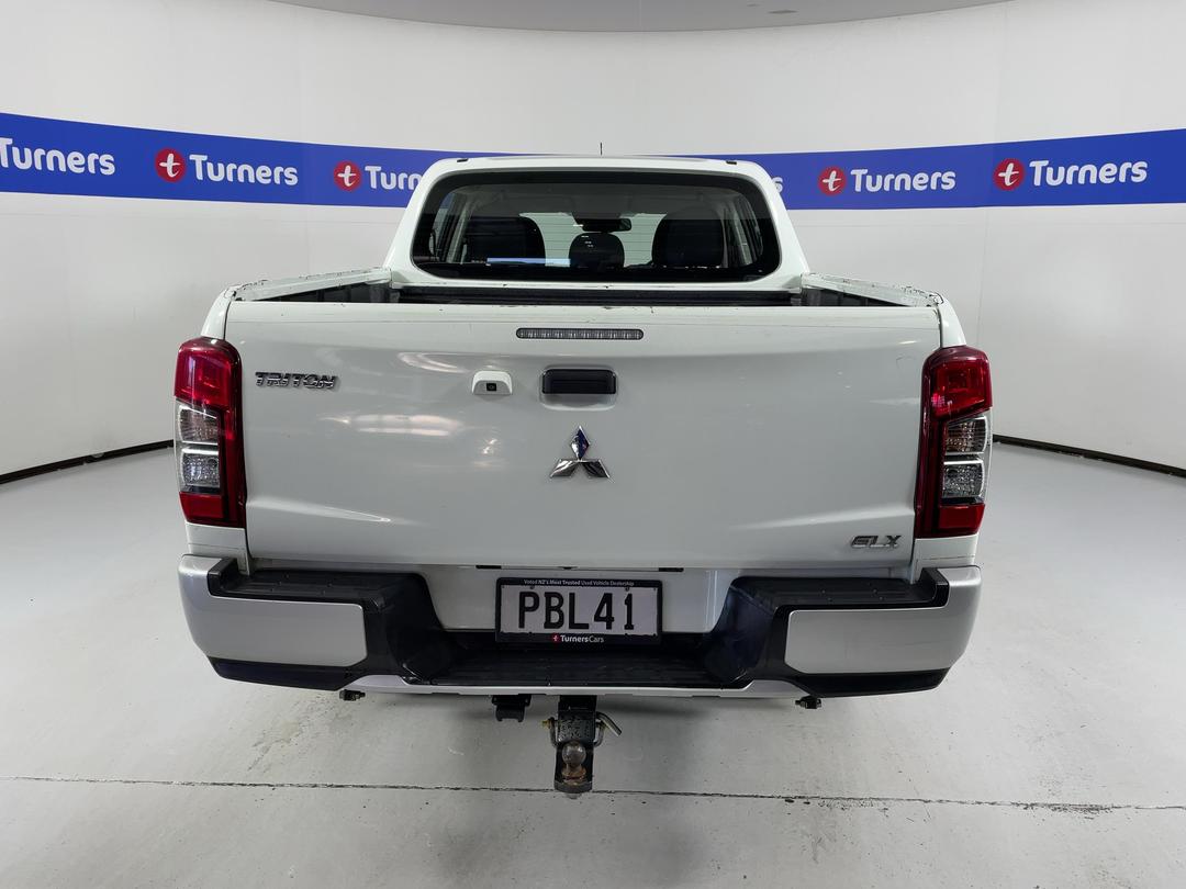 Photo '6' of Mitsubishi Triton