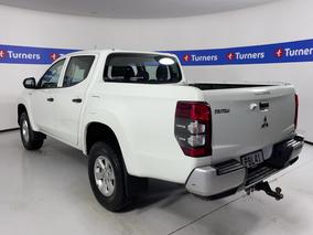 Photo '5' of Mitsubishi Triton