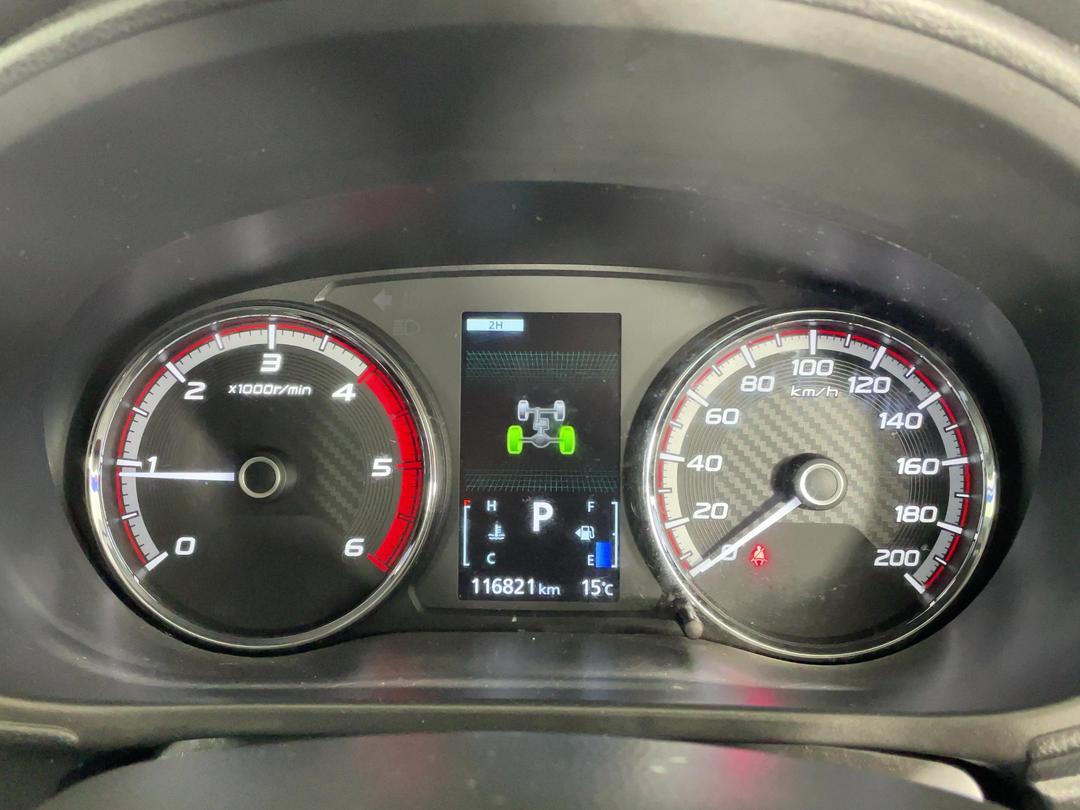 Photo '21' of Mitsubishi Triton