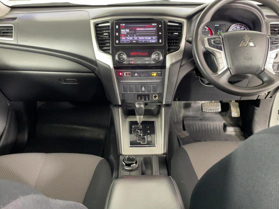 Photo '17' of Mitsubishi Triton