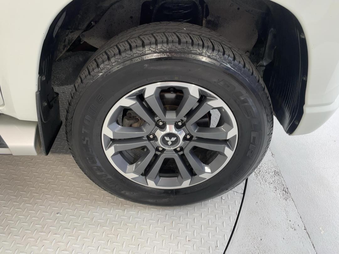 Photo '9' of Mitsubishi Triton