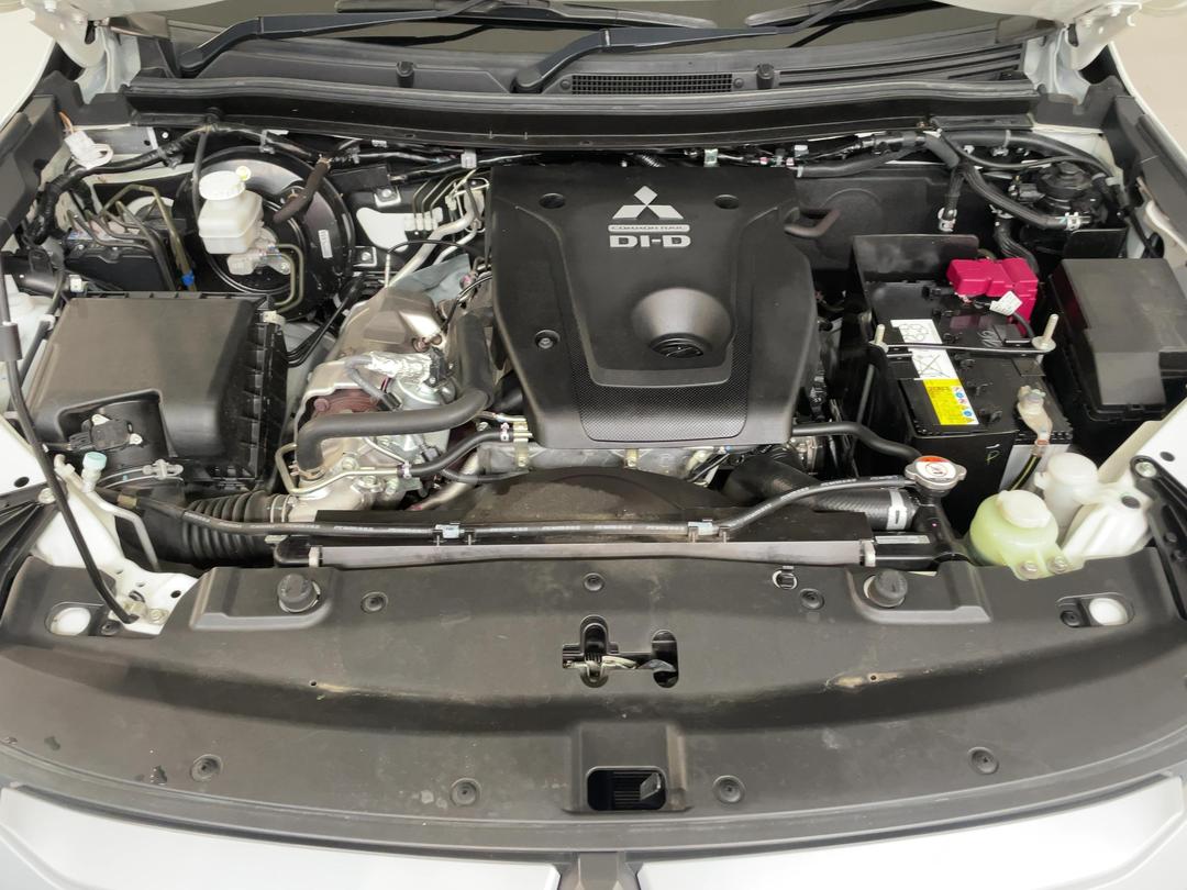 Photo '13' of Mitsubishi Triton