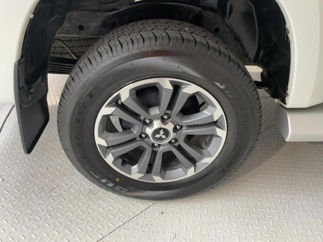 Photo '12' of Mitsubishi Triton
