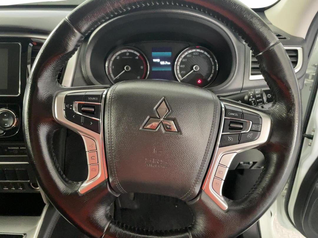 Photo '28' of Mitsubishi Triton
