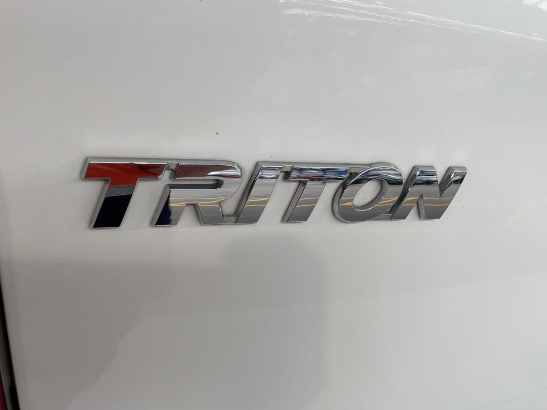 Photo '36' of Mitsubishi Triton