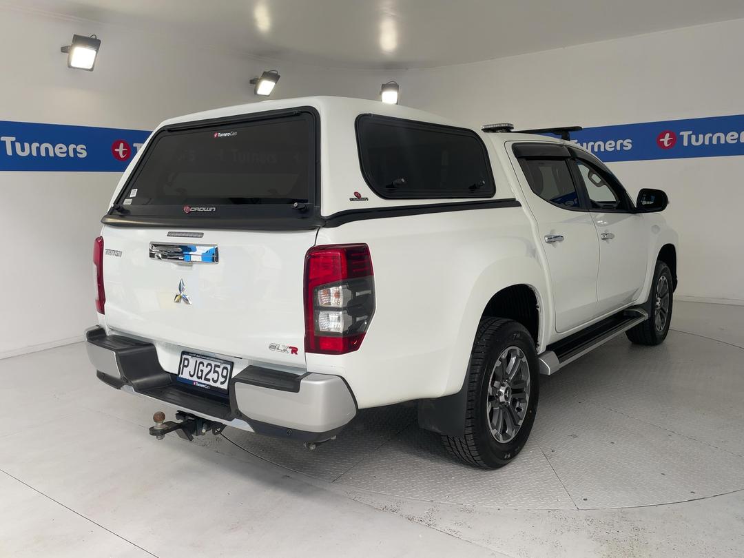 Photo '7' of Mitsubishi Triton
