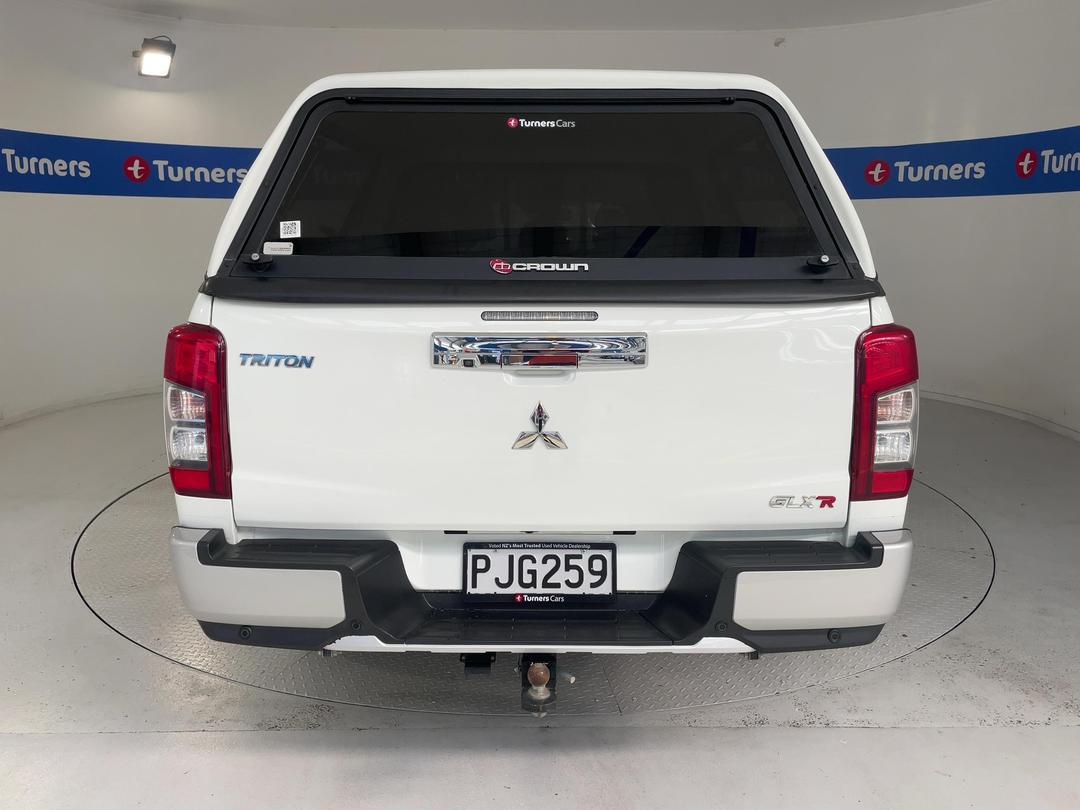 Photo '6' of Mitsubishi Triton