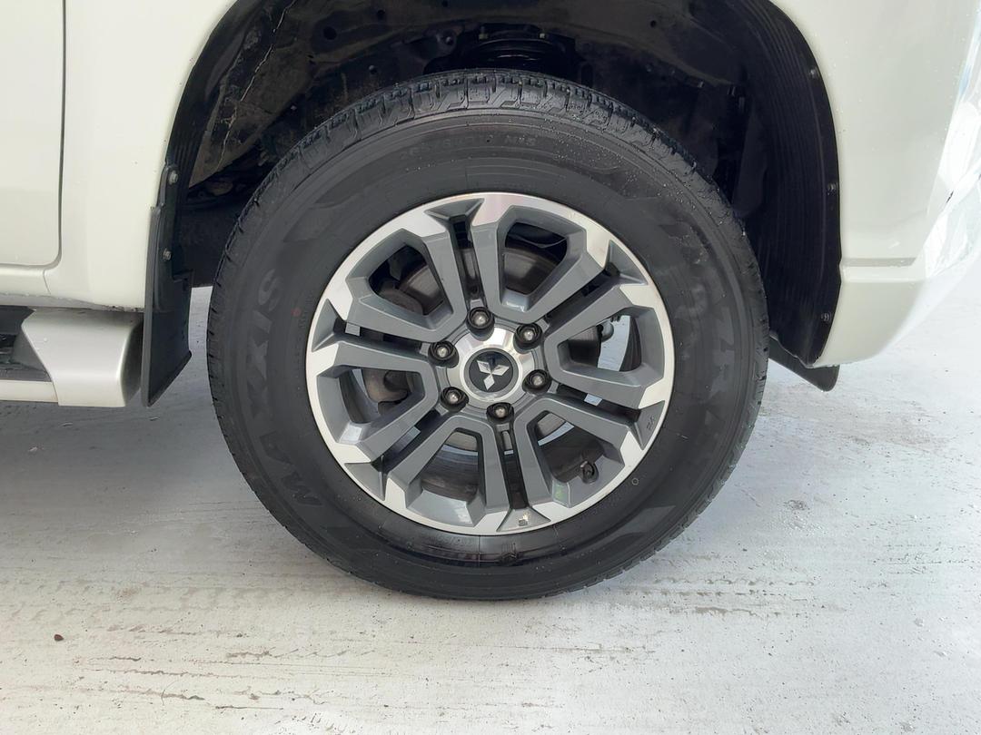 Photo '9' of Mitsubishi Triton