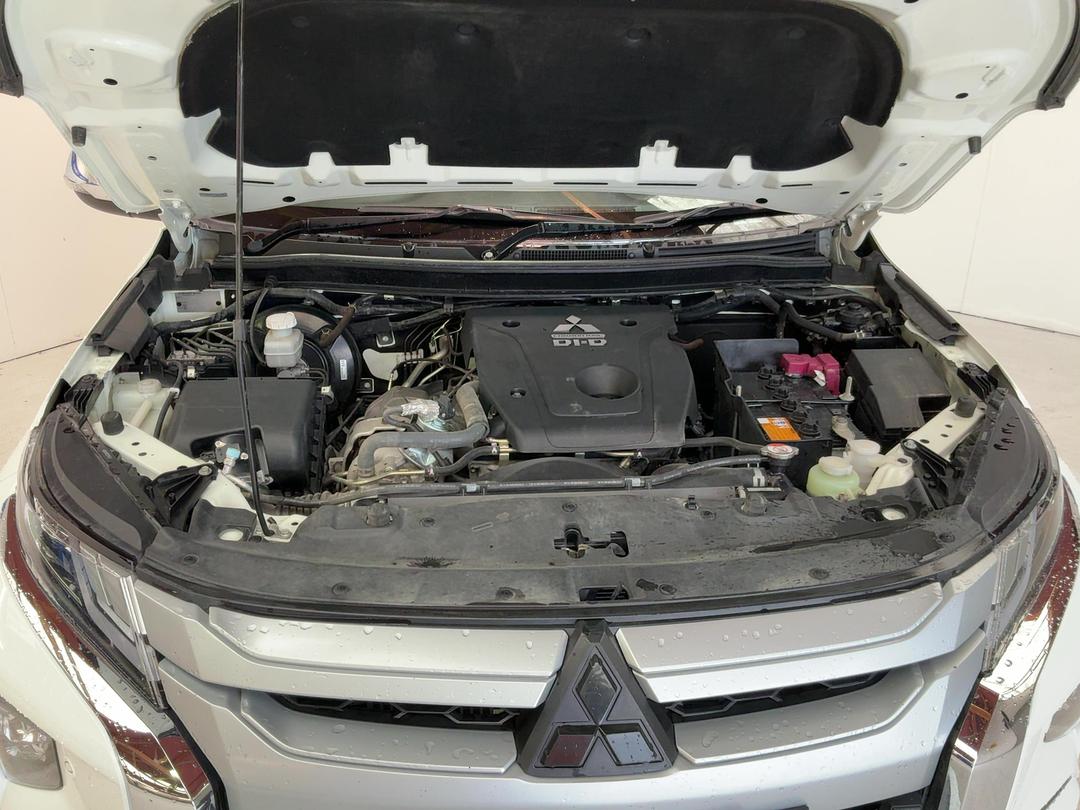 Photo '13' of Mitsubishi Triton