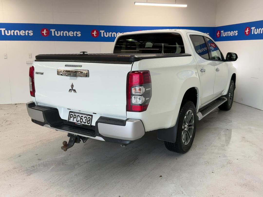 Photo '7' of Mitsubishi Triton