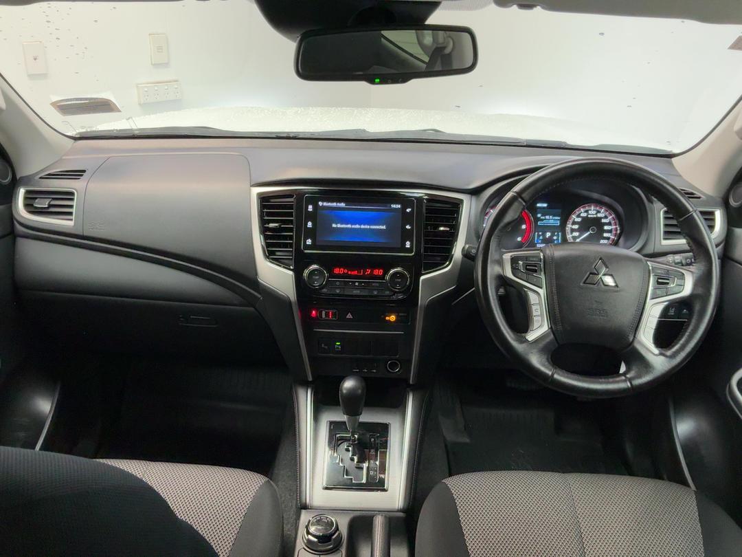 Photo '17' of Mitsubishi Triton