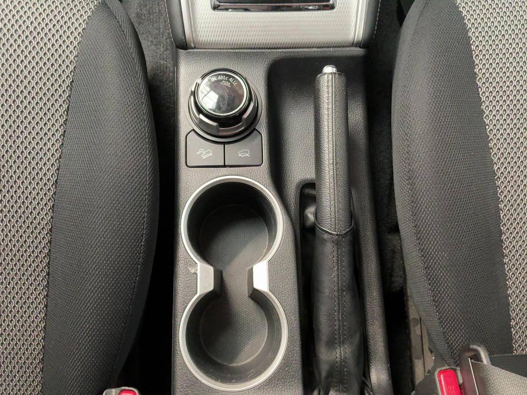 Photo '24' of Mitsubishi Triton