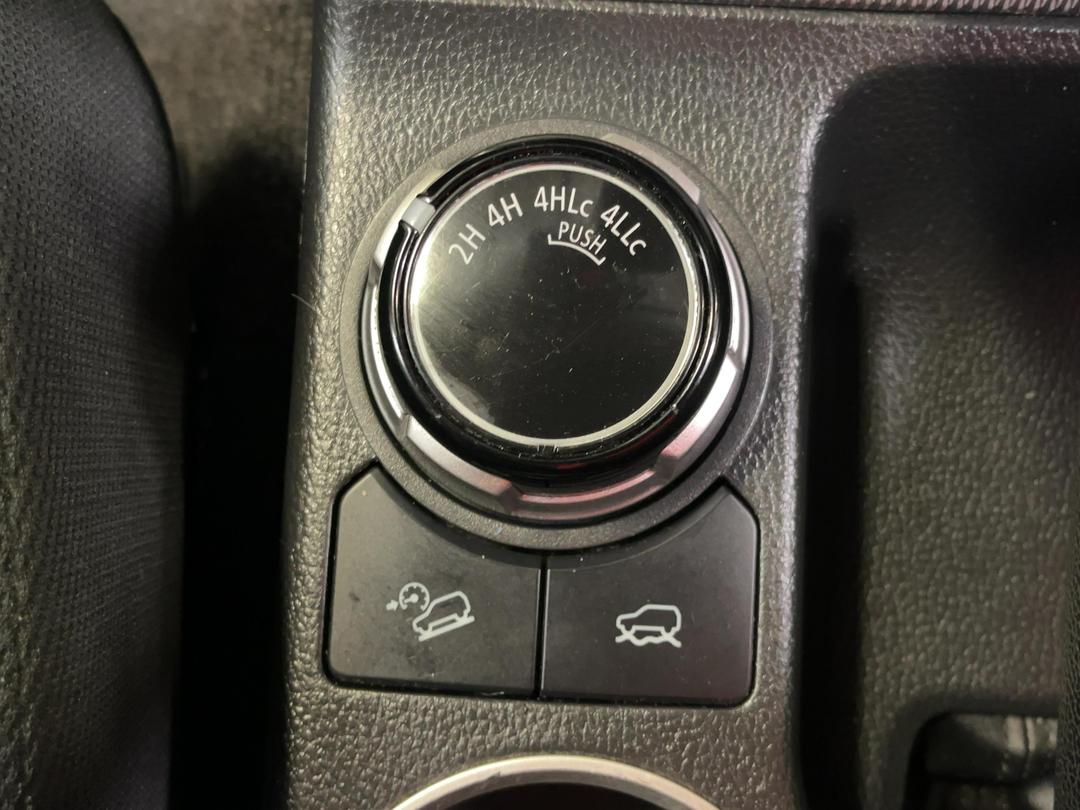 Photo '24' of Mitsubishi Triton