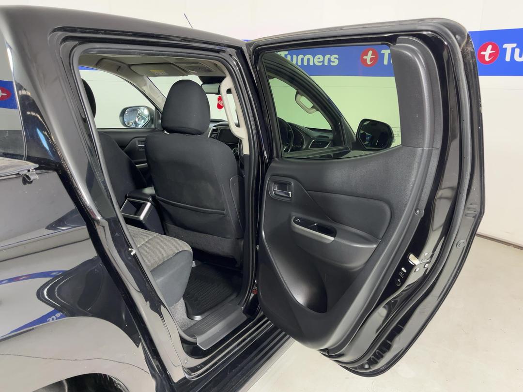Photo '19' of Mitsubishi Triton
