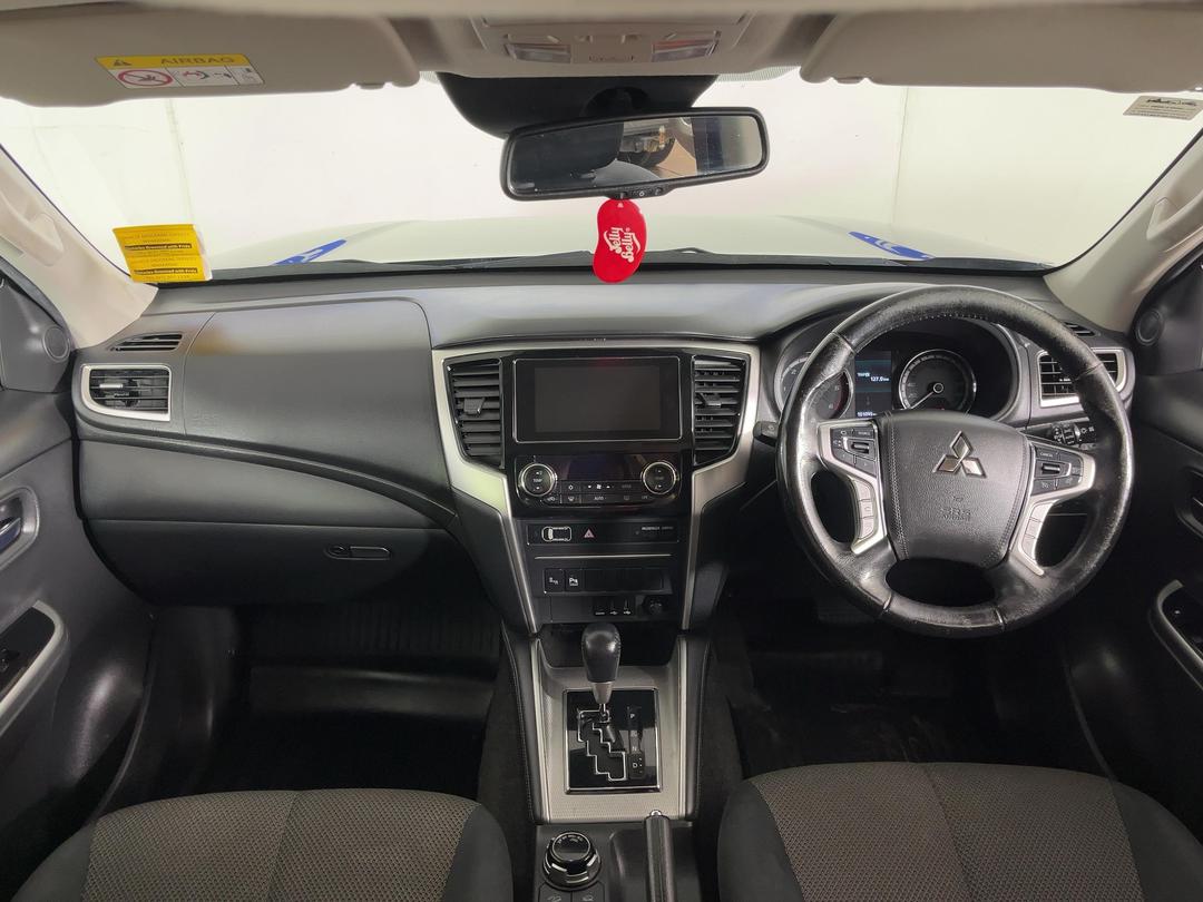 Photo '17' of Mitsubishi Triton