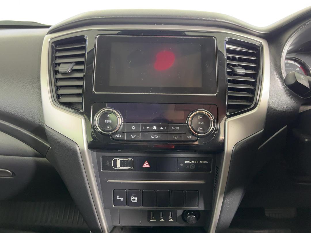 Photo '18' of Mitsubishi Triton
