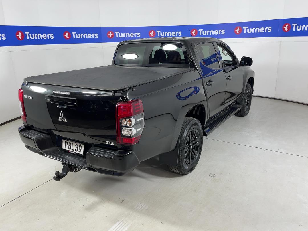 Photo '7' of Mitsubishi Triton