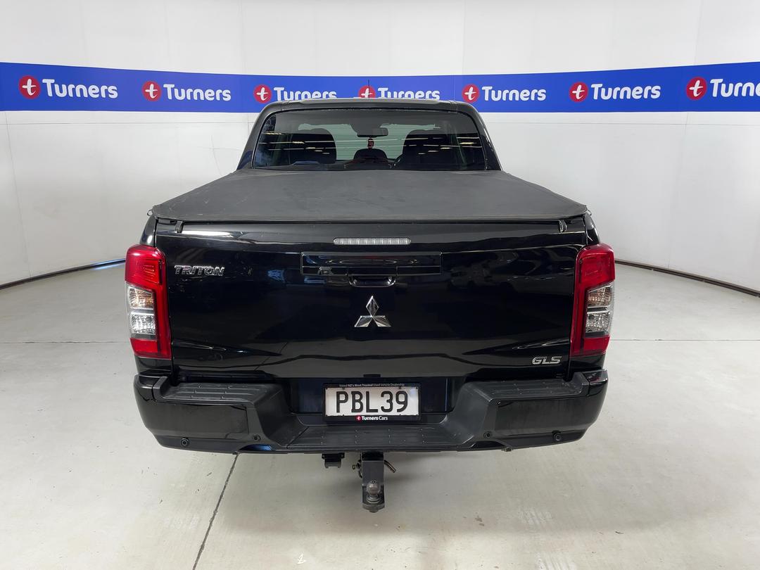 Photo '6' of Mitsubishi Triton