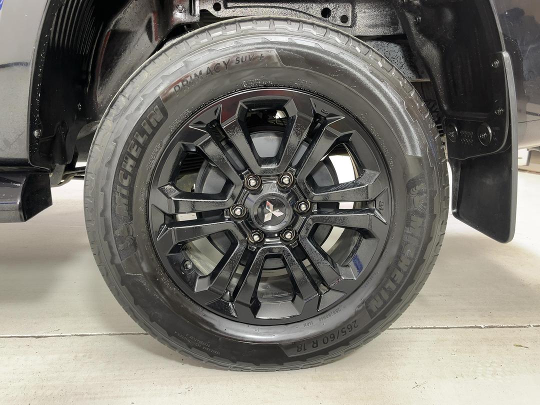 Photo '11' of Mitsubishi Triton