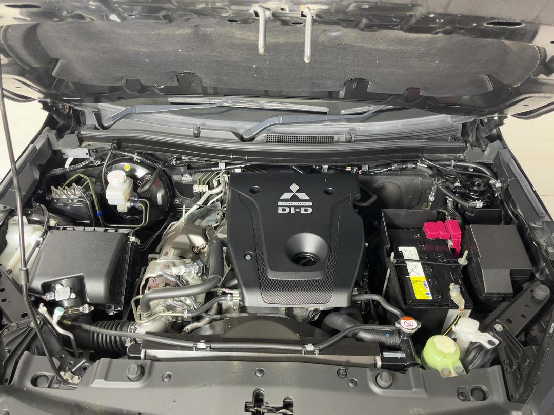 Photo '13' of Mitsubishi Triton