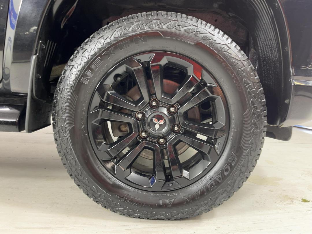 Photo '9' of Mitsubishi Triton
