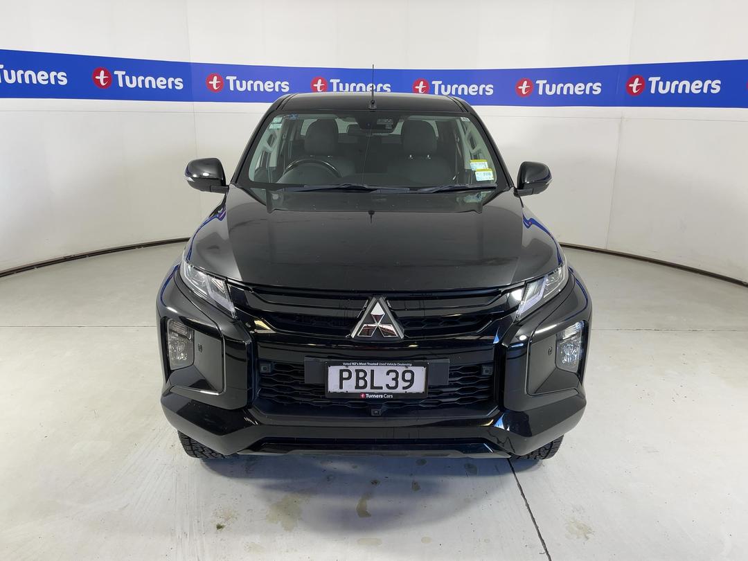 Photo '2' of Mitsubishi Triton