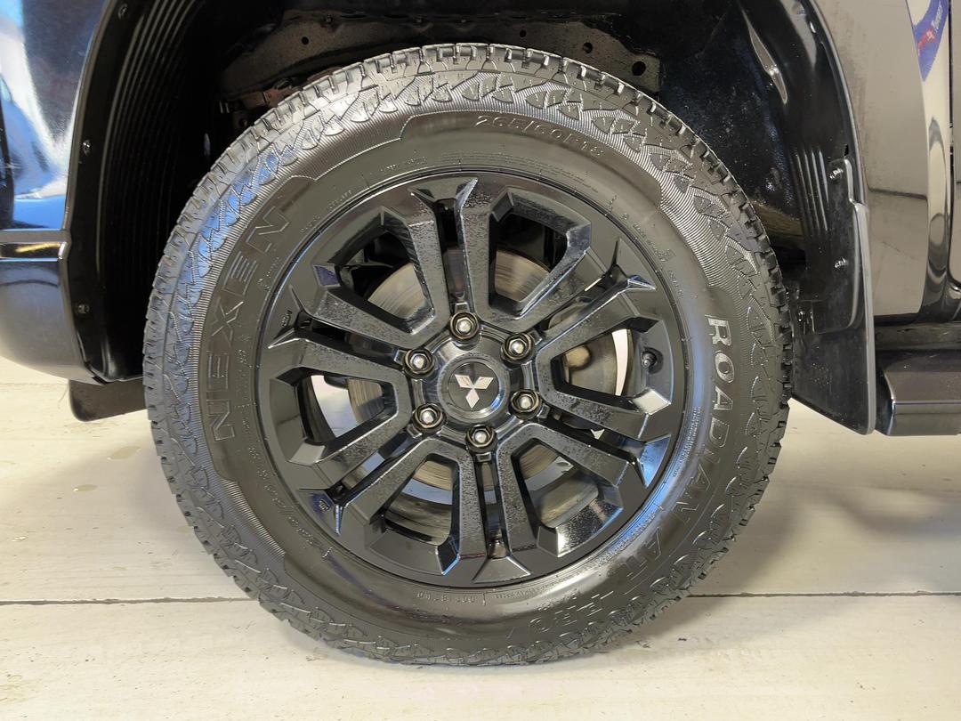 Photo '10' of Mitsubishi Triton