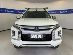 Photo '2' of Mitsubishi Triton