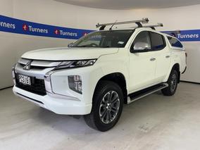 Photo '4' of Mitsubishi Triton
