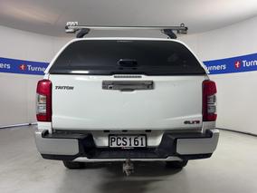 Photo '6' of Mitsubishi Triton