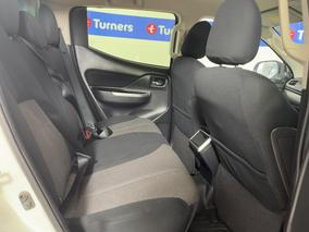 Photo '20' of Mitsubishi Triton