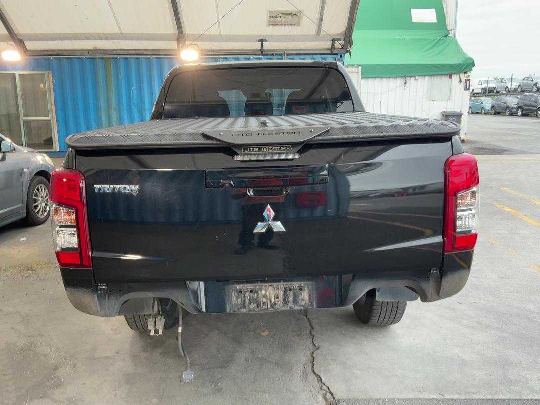 Photo '14' of Mitsubishi Triton DC Vrxb 6AT Photo '14' of Mitsubishi Triton DC Vrxb 6AT
