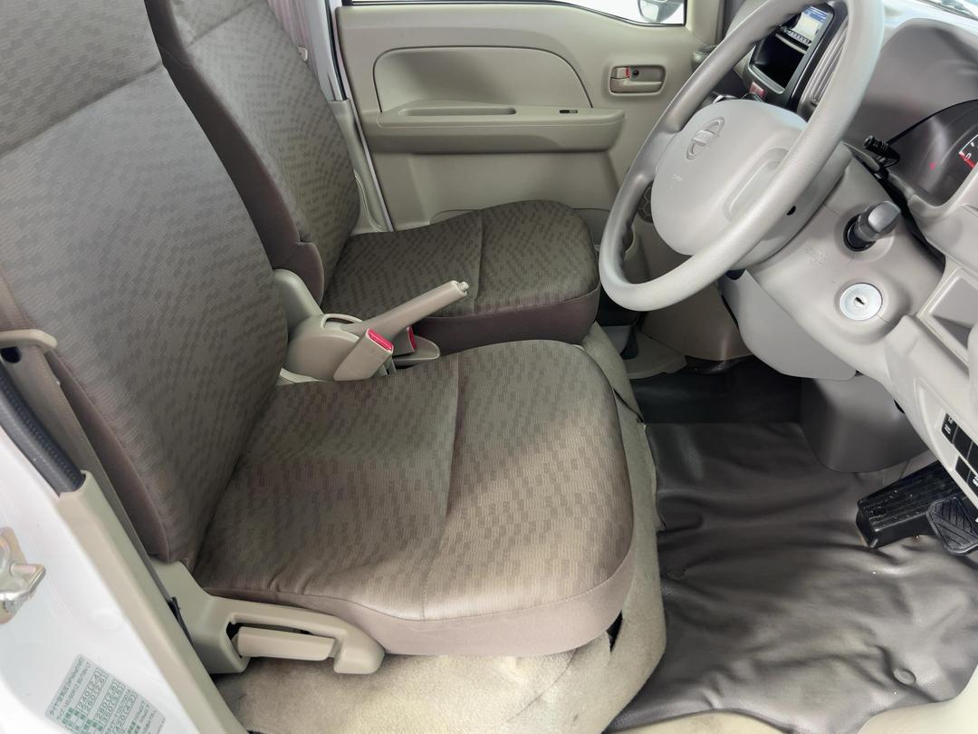 Photo '16' of Nissan Clipper