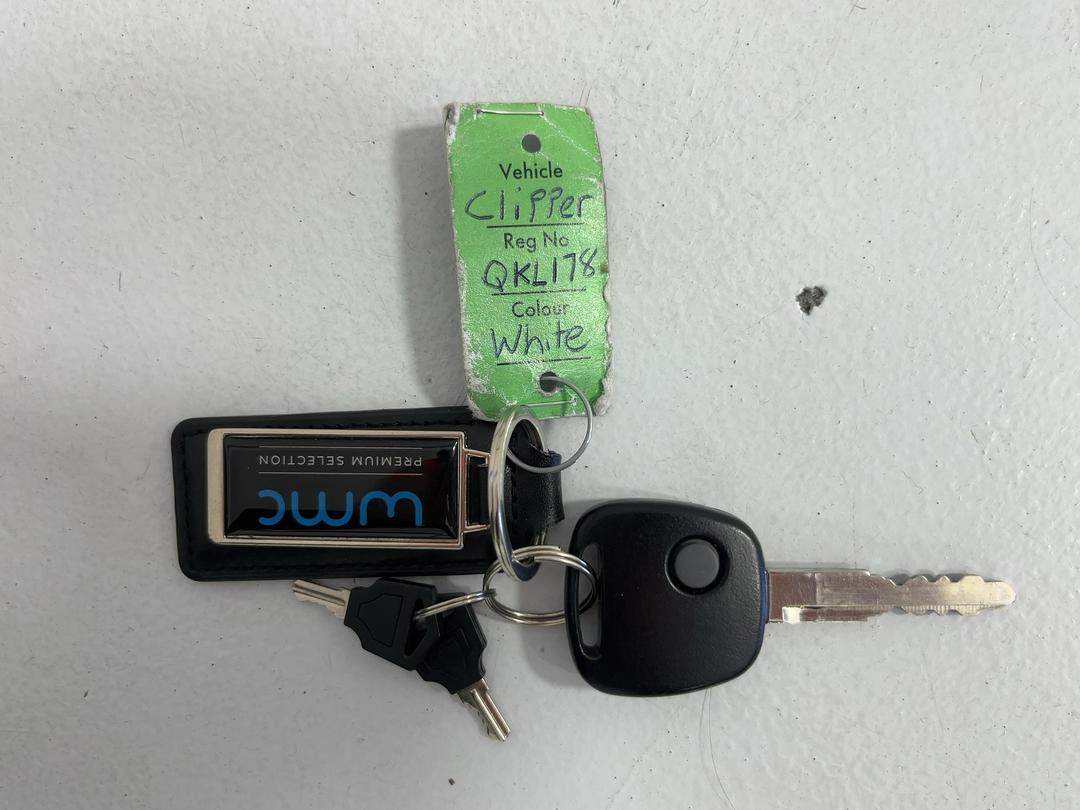 Photo '21' of Nissan Clipper