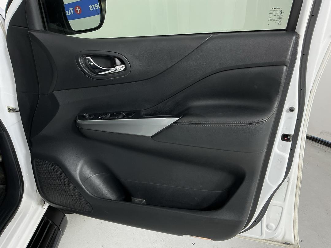 Photo '15' of Nissan Navara