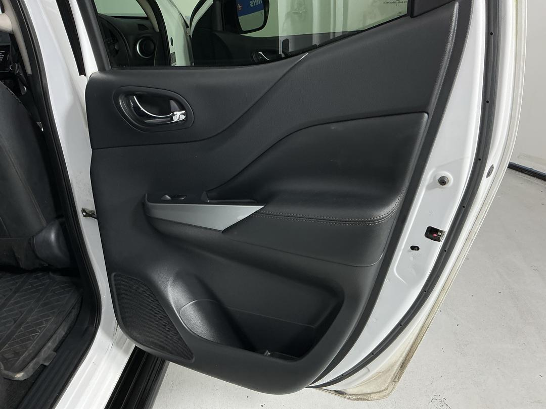 Photo '19' of Nissan Navara