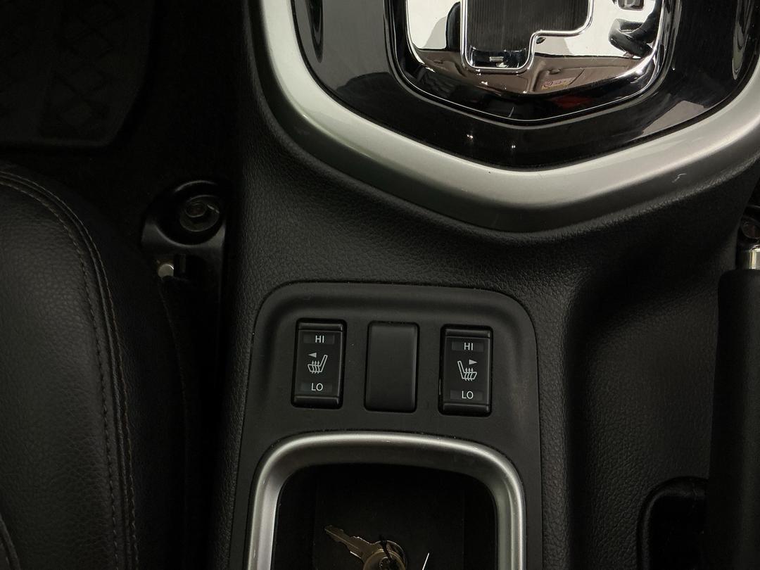 Photo '24' of Nissan Navara