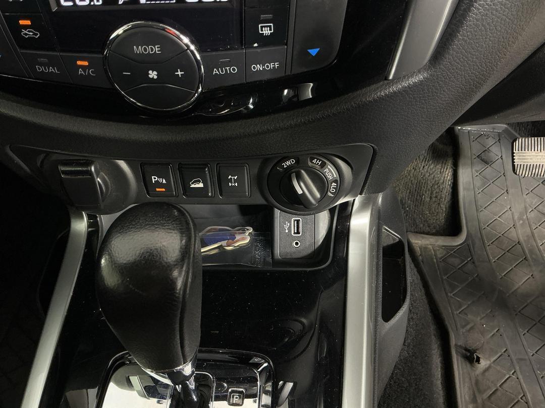 Photo '23' of Nissan Navara