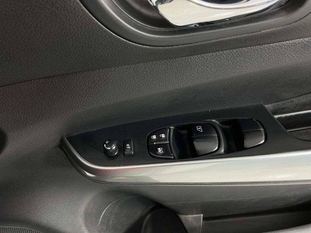 Photo '27' of Nissan Navara