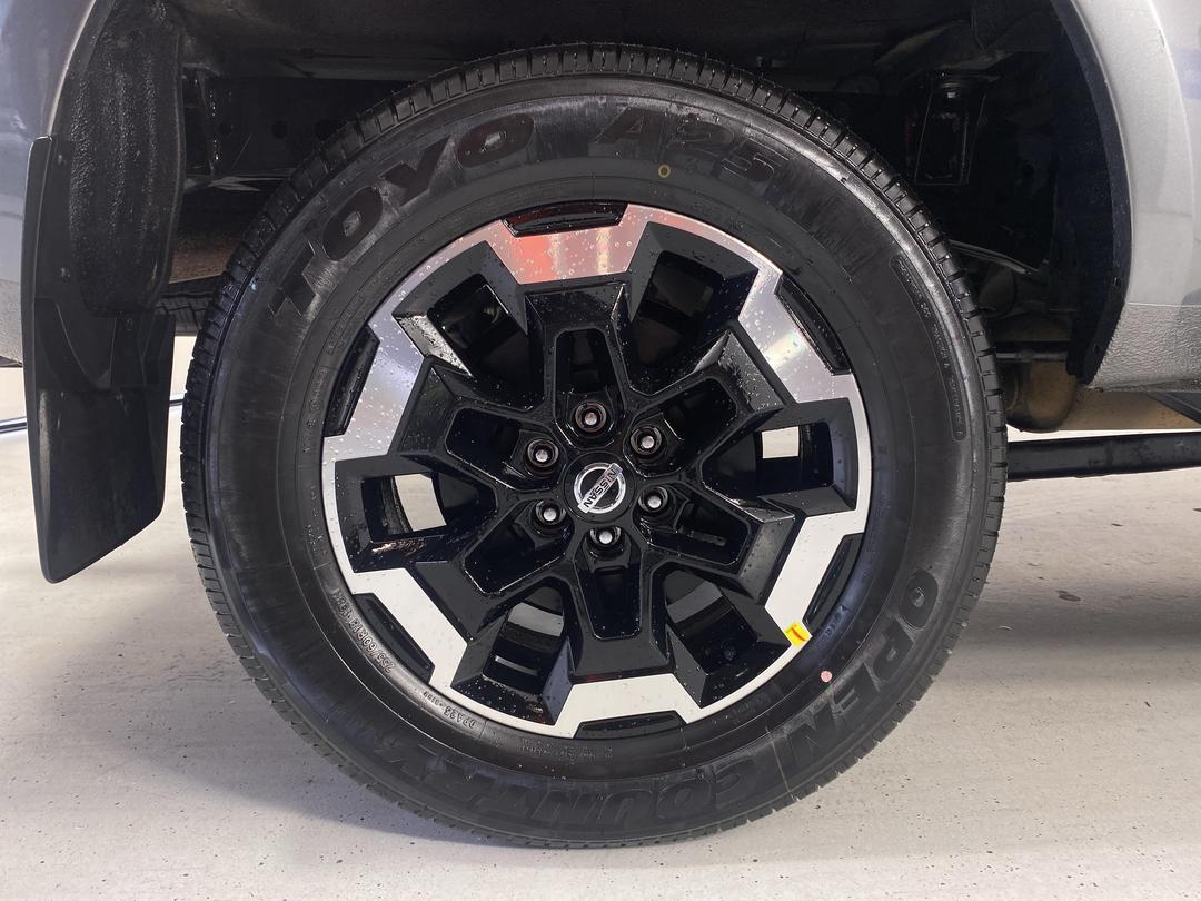 Photo '12' of Nissan Navara